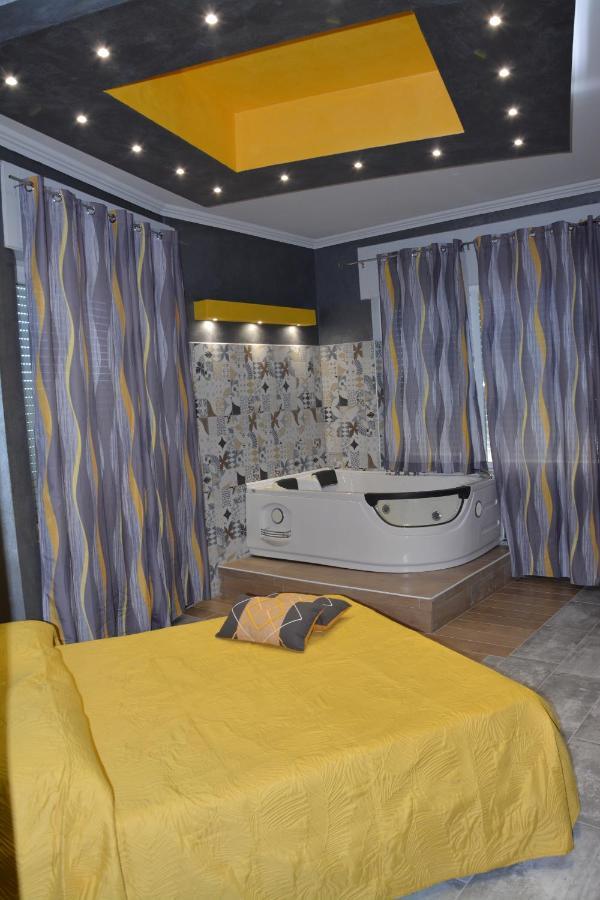 Hotel Royal Вивероне Екстериор снимка