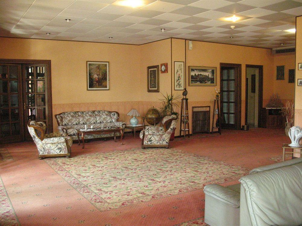 Hotel Royal Вивероне Екстериор снимка