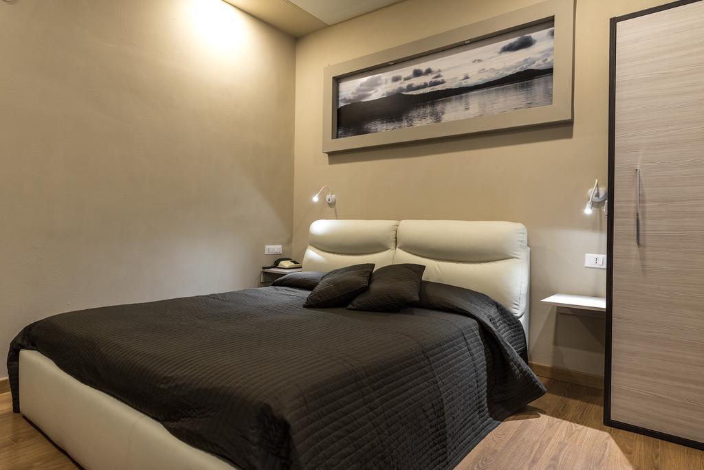 Hotel Royal Вивероне Екстериор снимка
