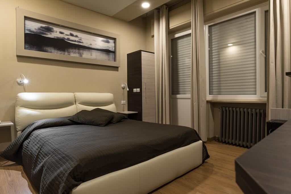 Hotel Royal Вивероне Екстериор снимка