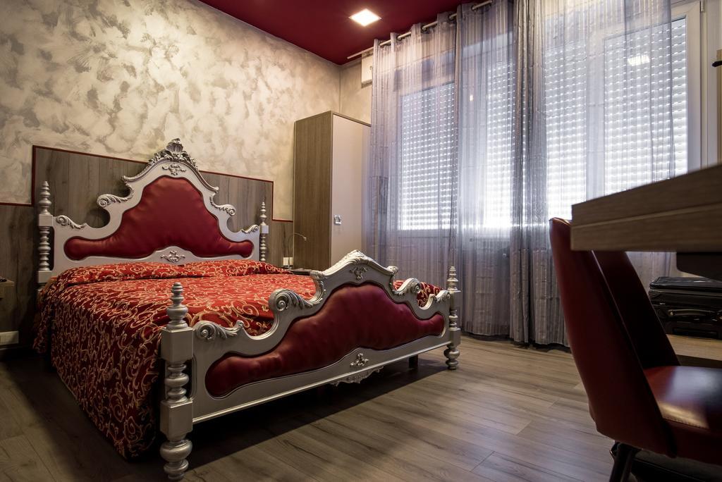 Hotel Royal Вивероне Екстериор снимка