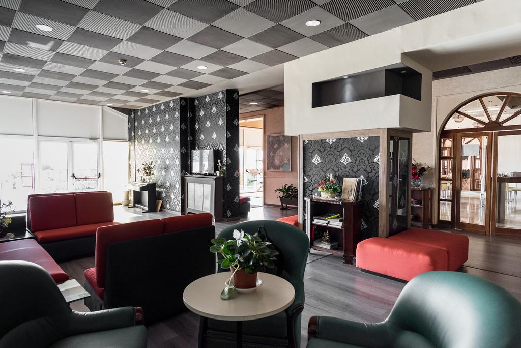 Hotel Royal Вивероне Екстериор снимка
