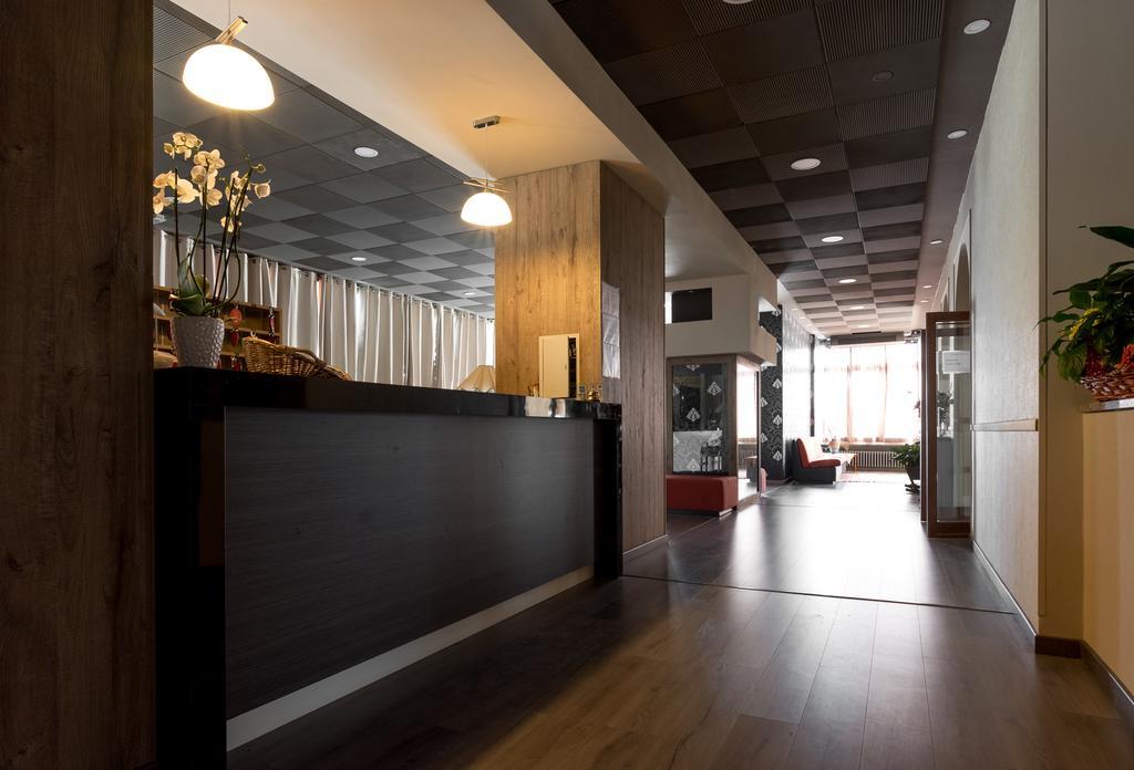 Hotel Royal Вивероне Екстериор снимка