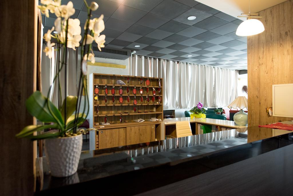 Hotel Royal Вивероне Екстериор снимка