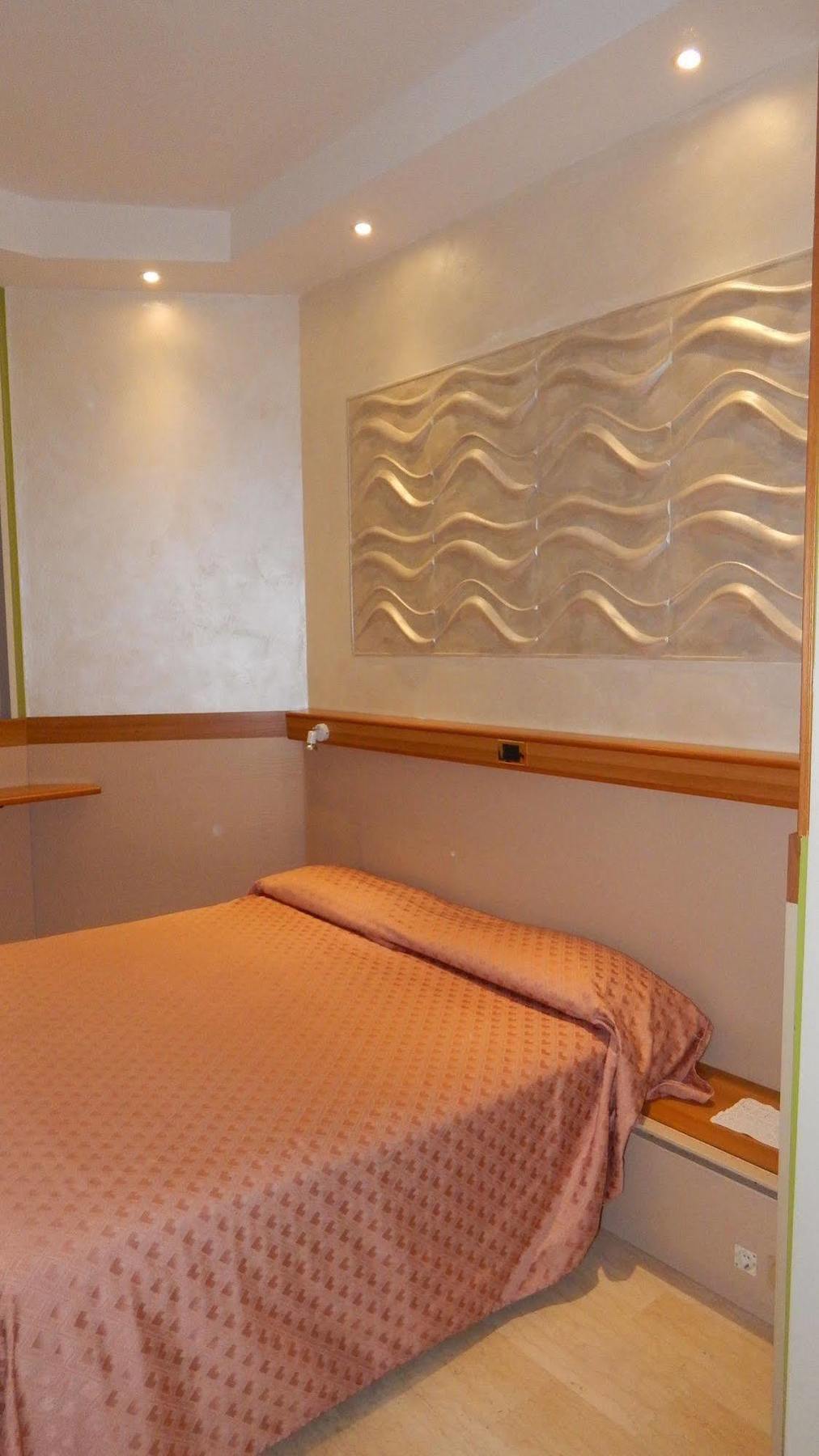 Hotel Royal Вивероне Екстериор снимка