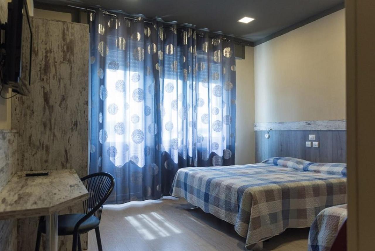 Hotel Royal Вивероне Екстериор снимка