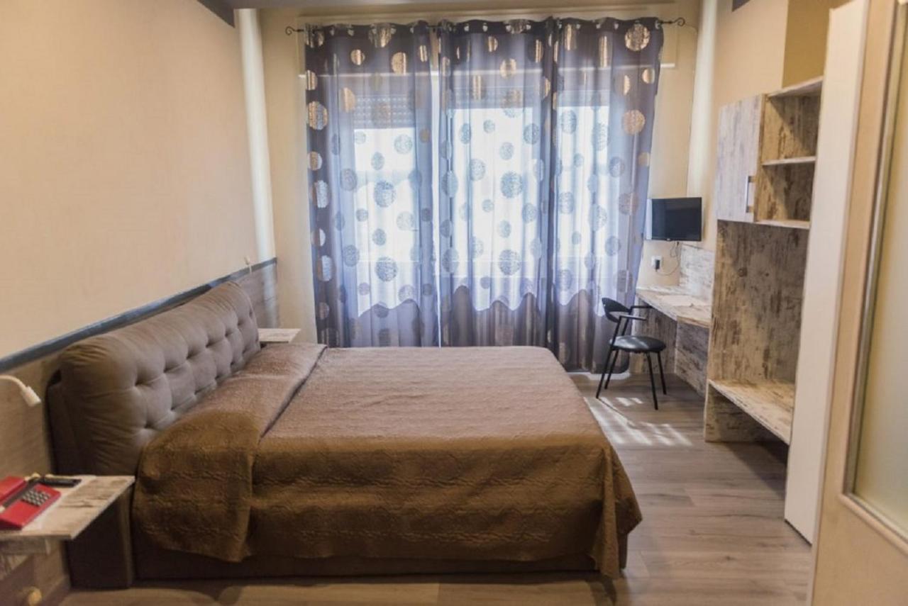 Hotel Royal Вивероне Екстериор снимка