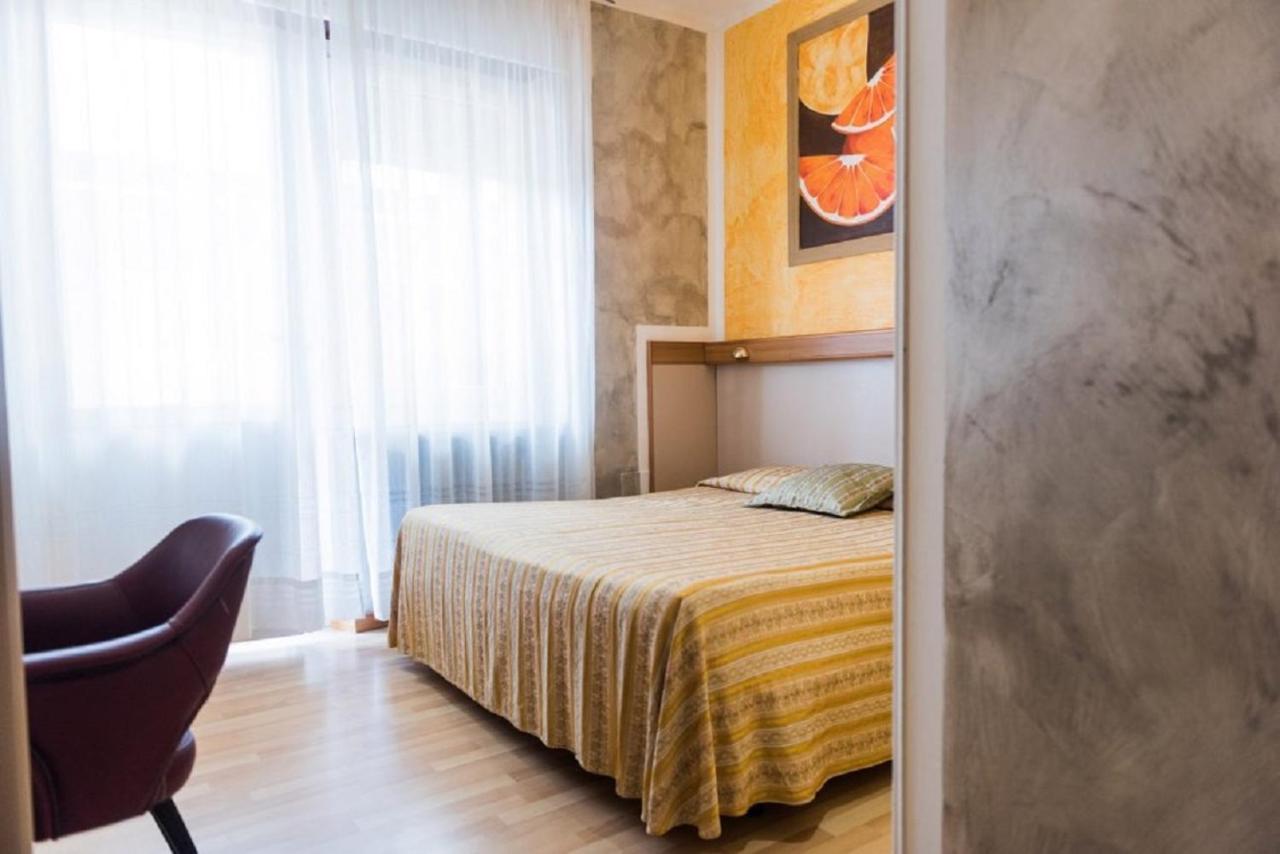 Hotel Royal Вивероне Екстериор снимка