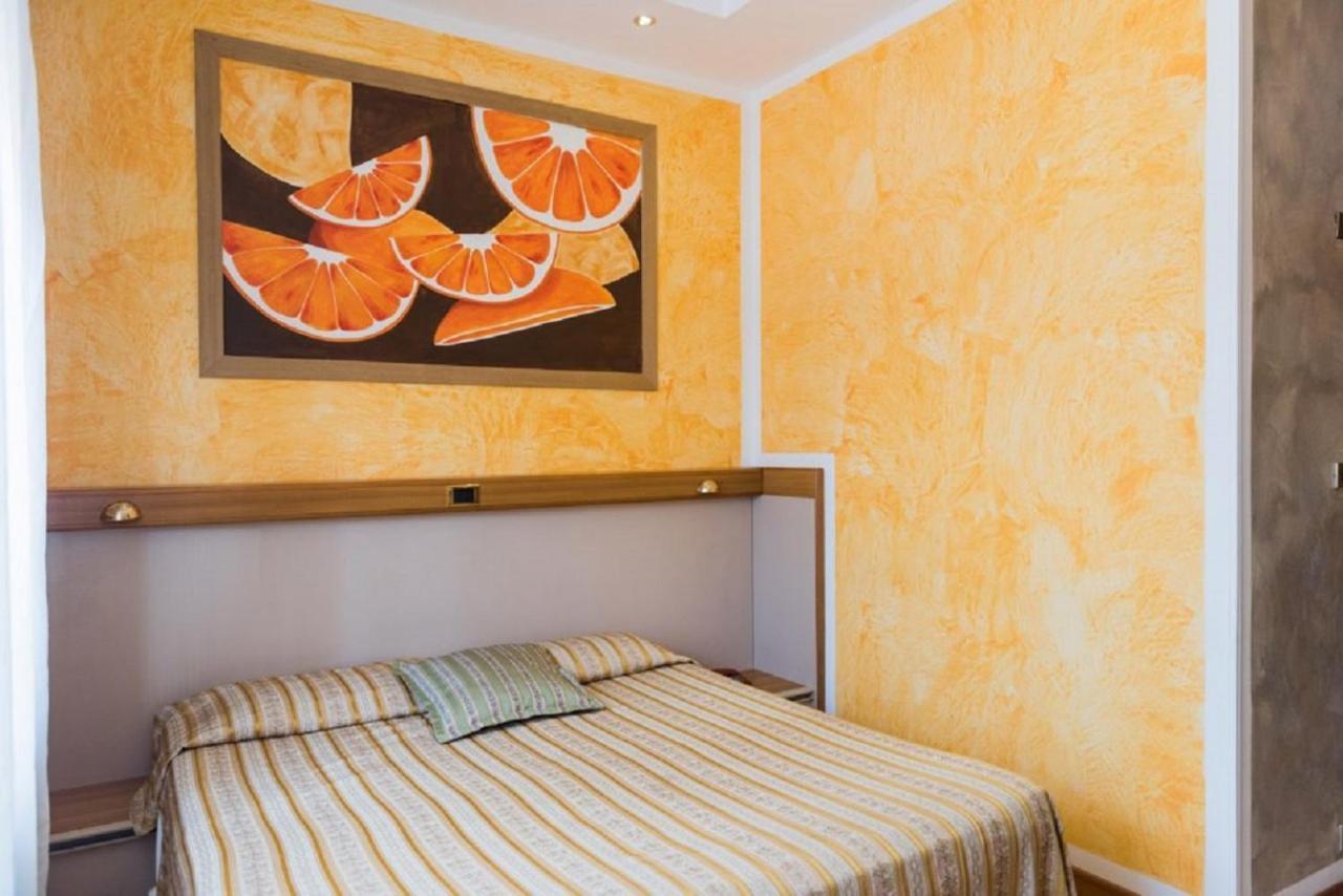 Hotel Royal Вивероне Екстериор снимка