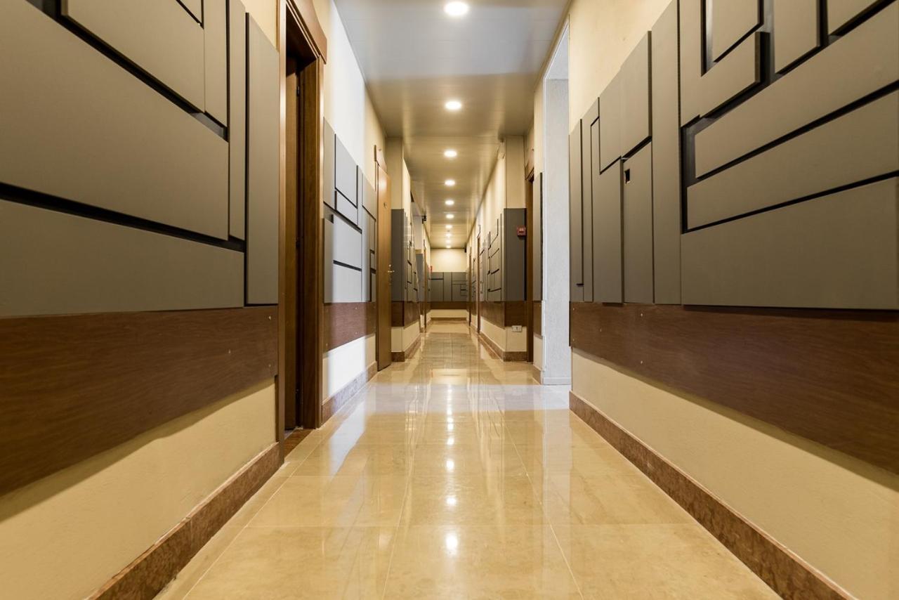 Hotel Royal Вивероне Екстериор снимка